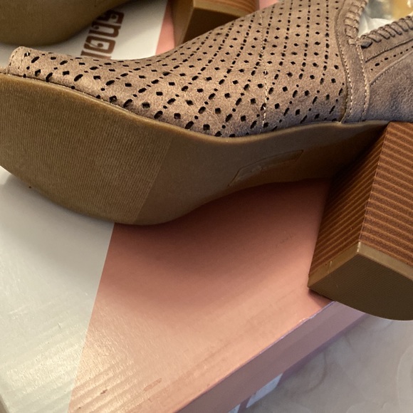 NWT Fergalicious taupe color, open toe shoe boot with  heel is made of wood - Picture 7 of 8